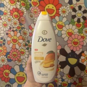 Dove Glowing Mango Butter Body Wash - White and Orange